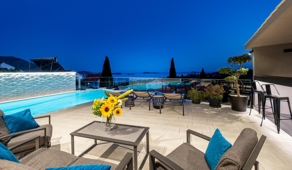Villa Mative