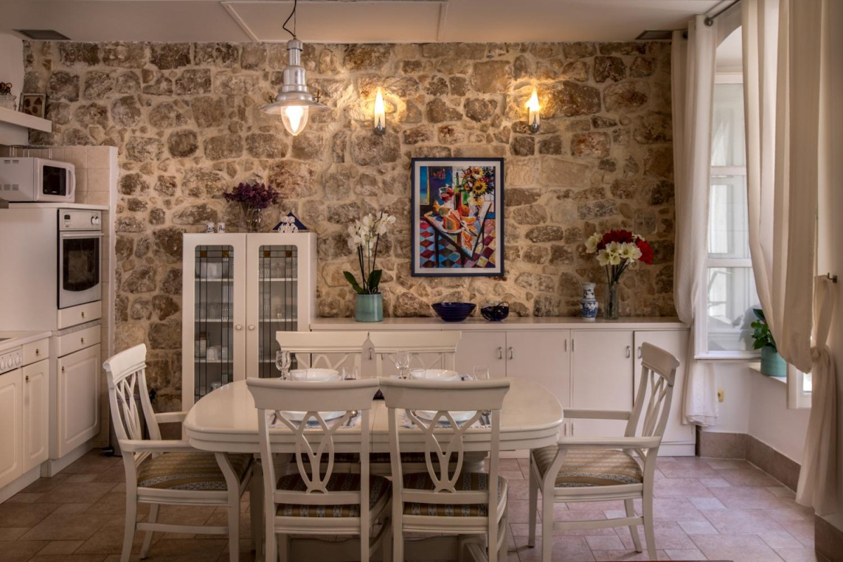 Villa Poets House