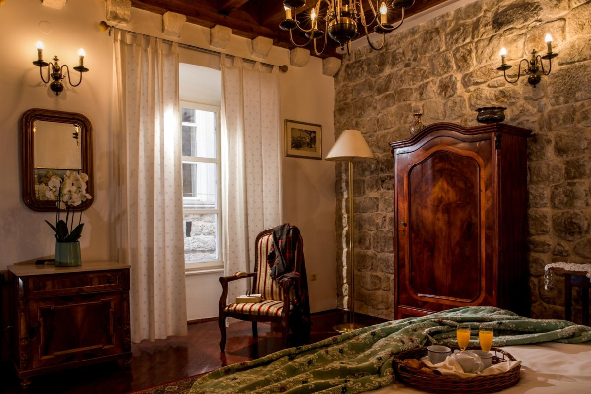Villa Poets House
