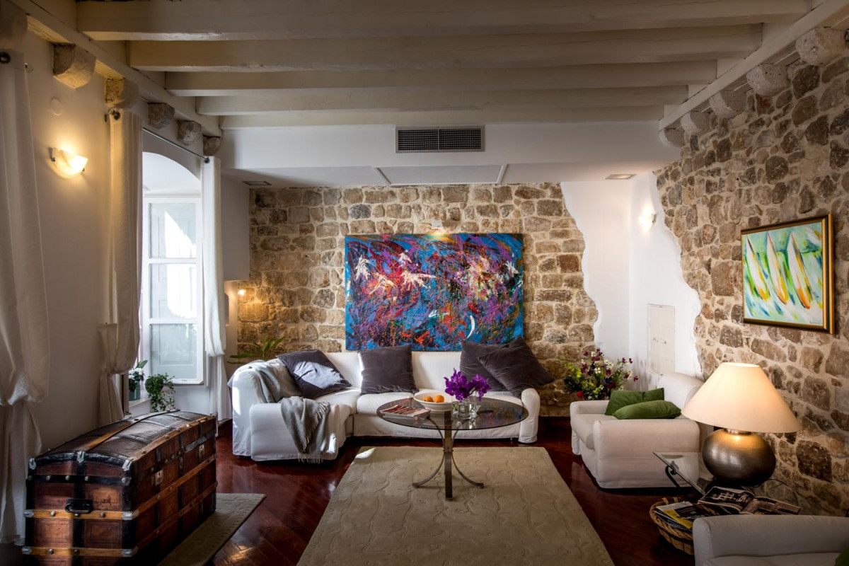 Villa Poets House