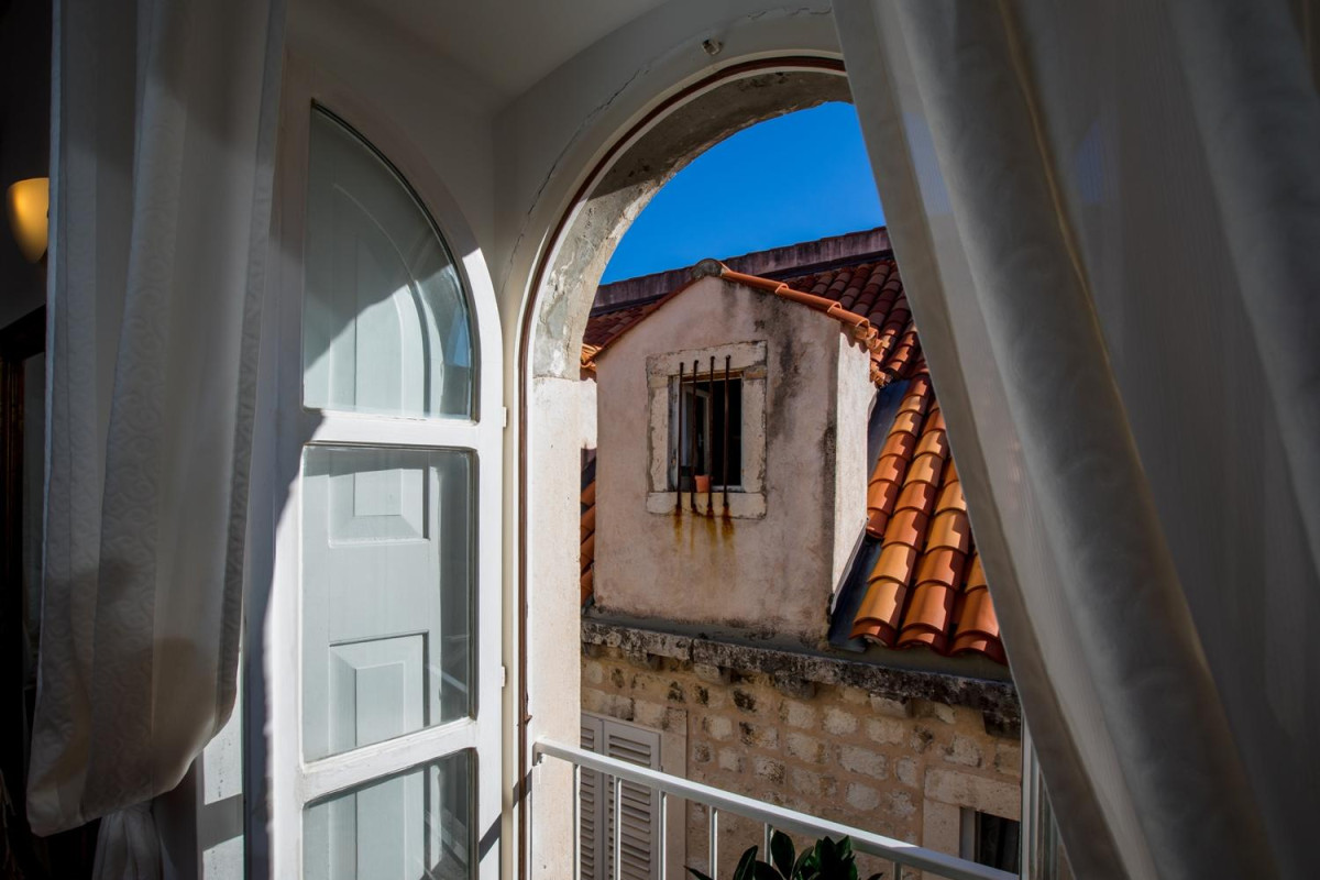 Villa Poets House