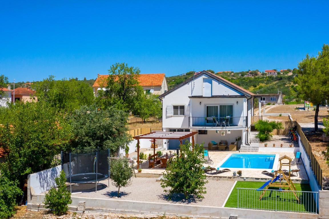 Villa R&B, Sibenik