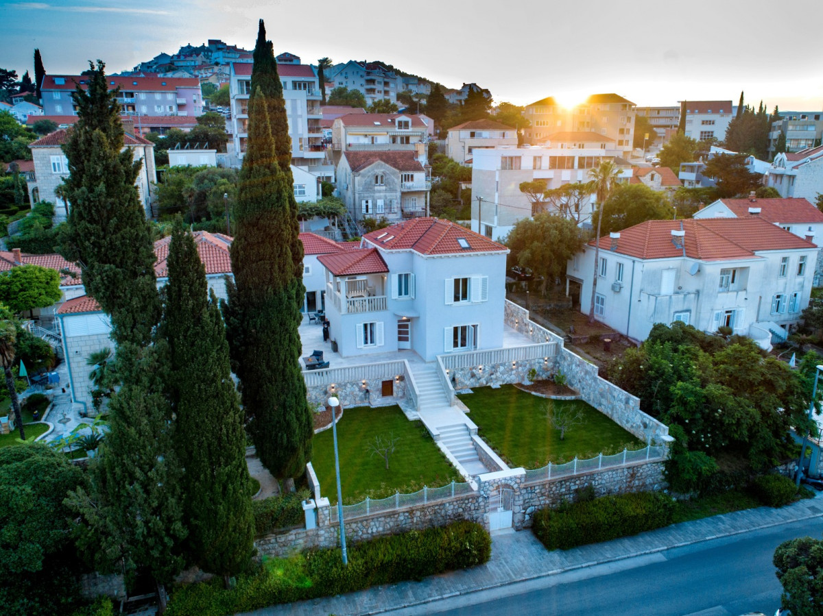 Villa Aria