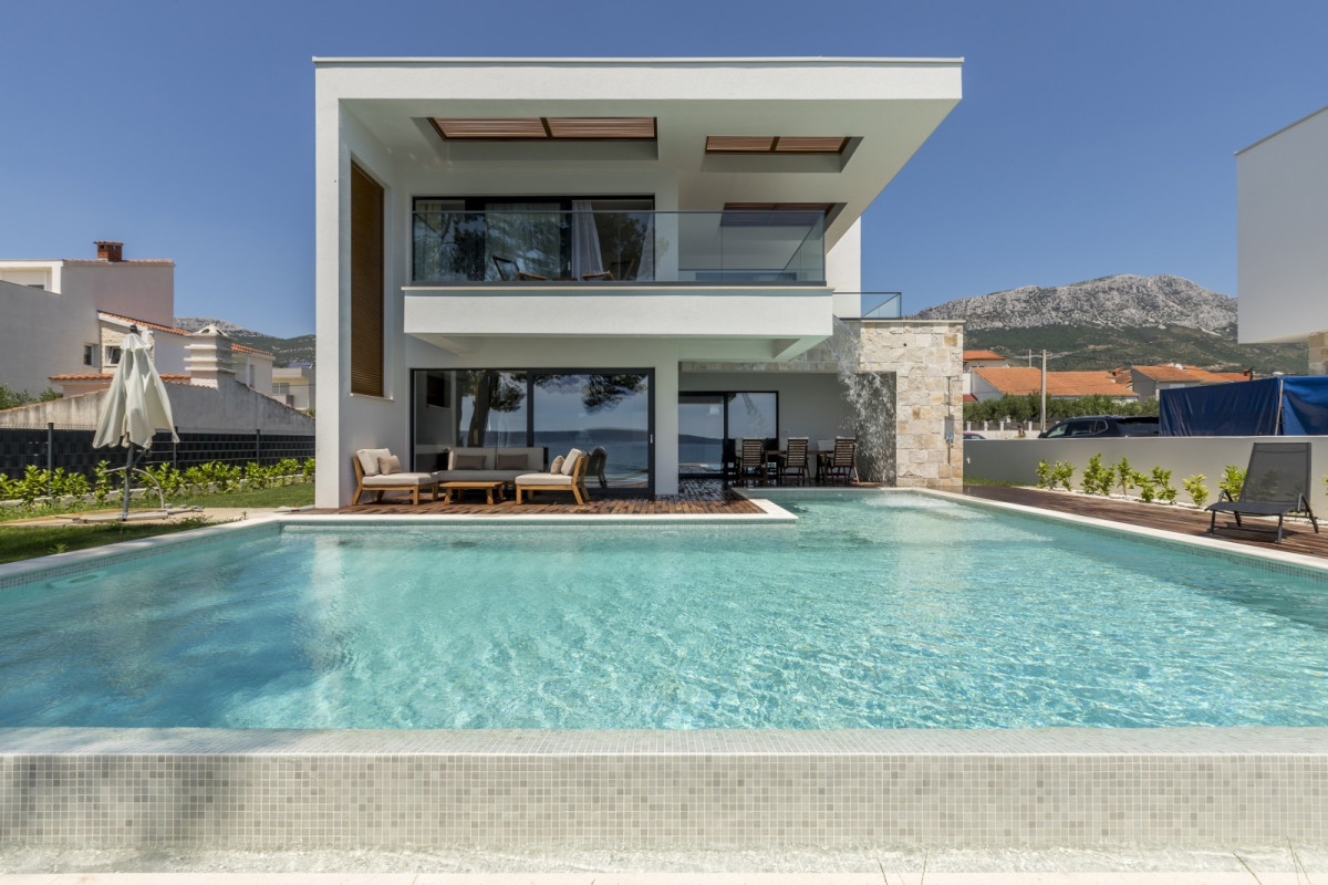 Beachfront Villa Ariel