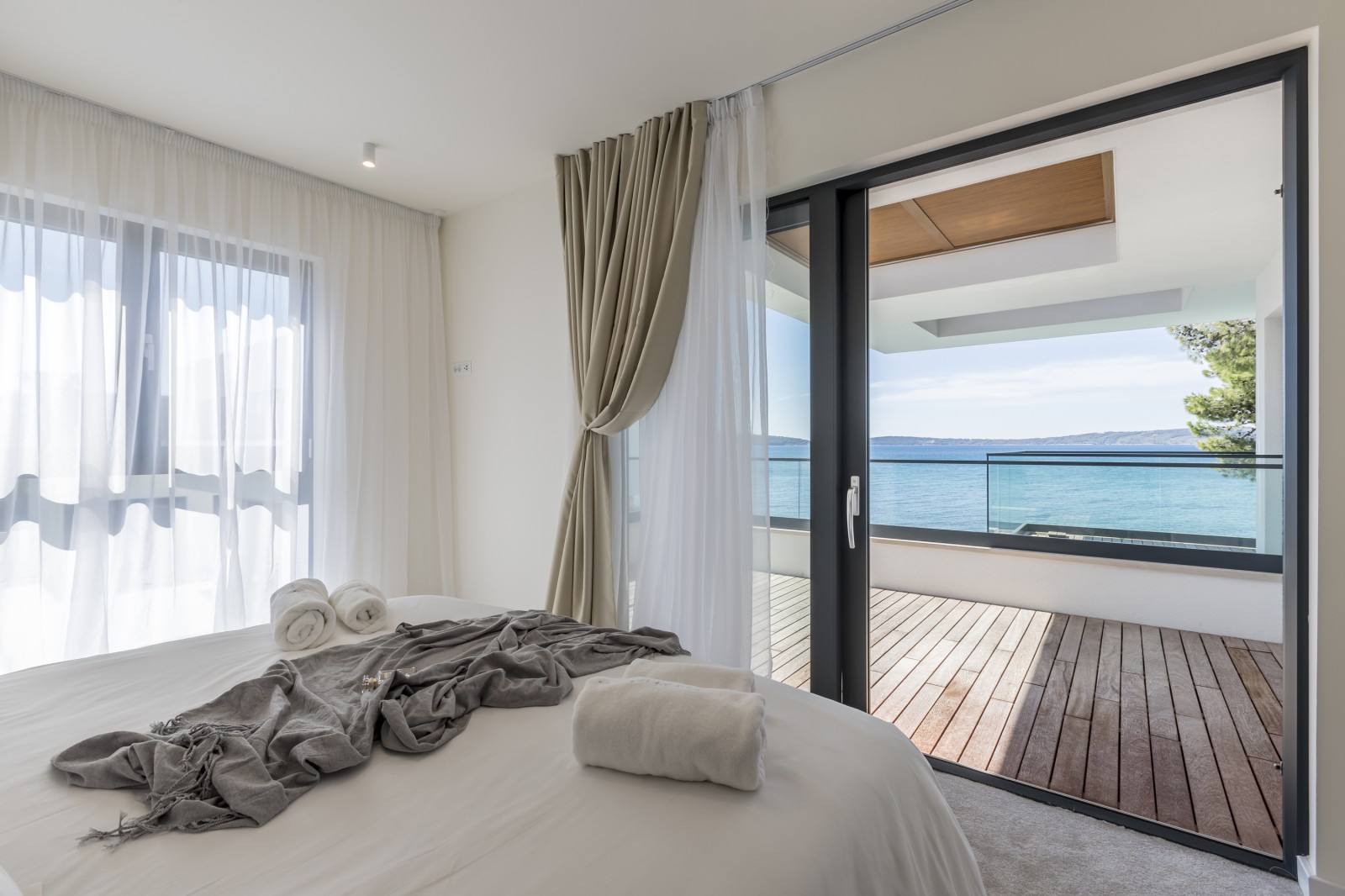 Beachfront Villa Ariel