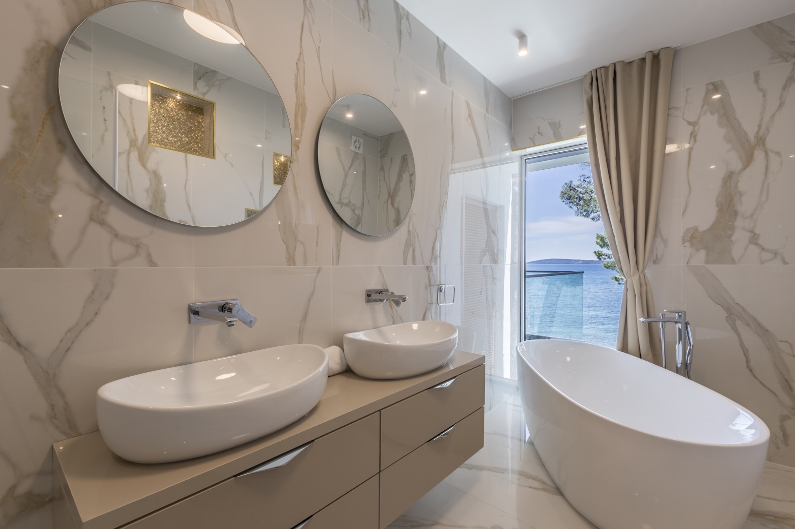 Beachfront Villa Ariel