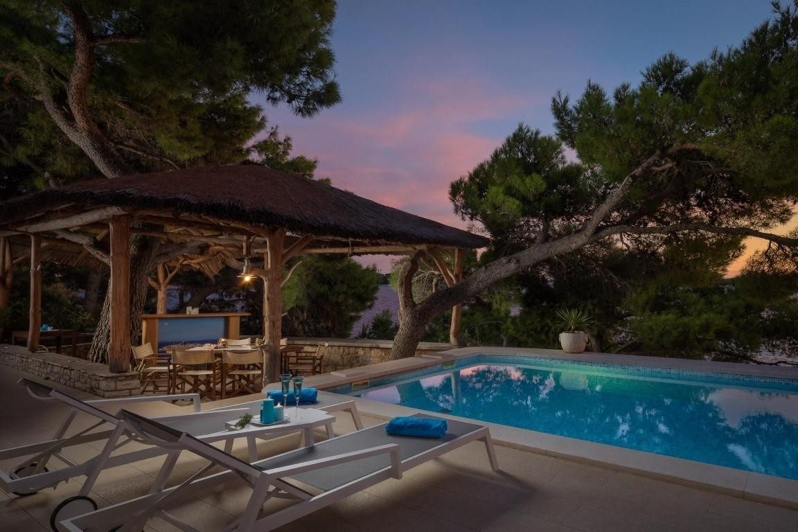 Beachfront Villa Lara Primošten
