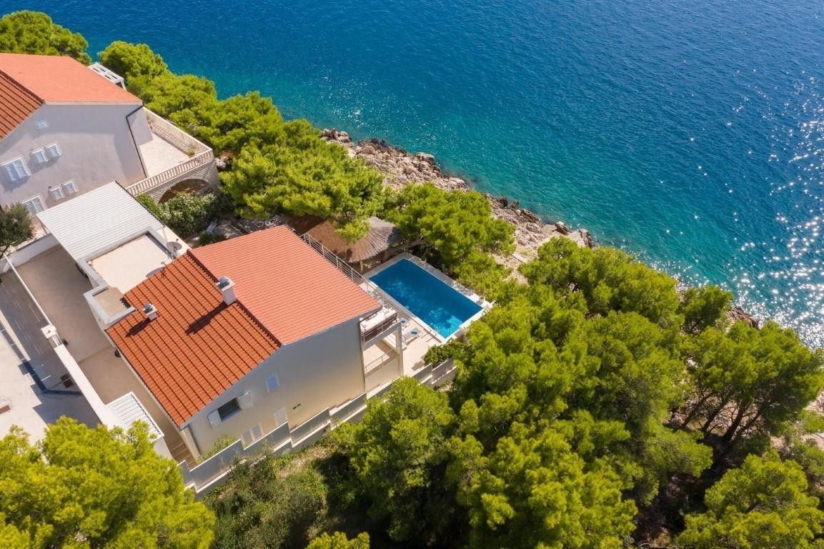 Beachfront Villa Lara Primošten