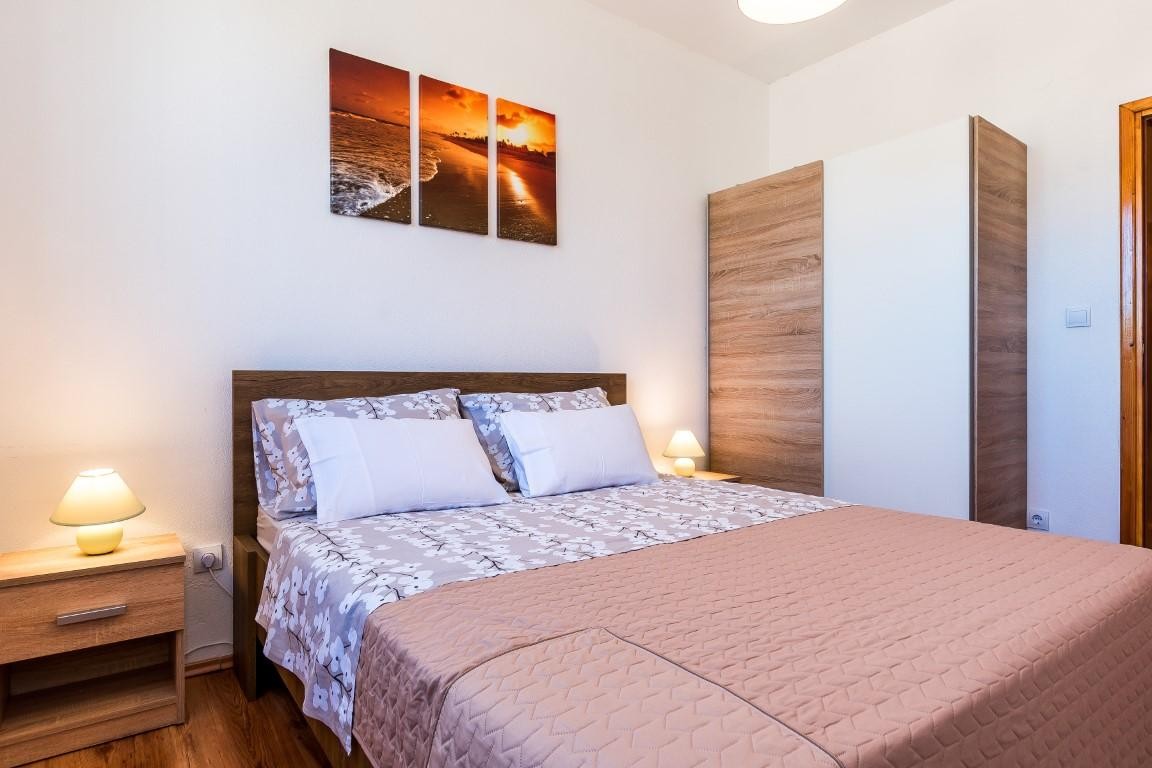 Villa R&B, Sibenik