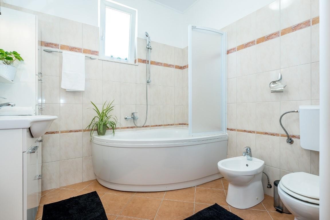 Villa R&B, Sibenik