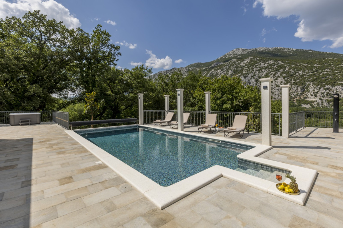 Villa Grey Stone