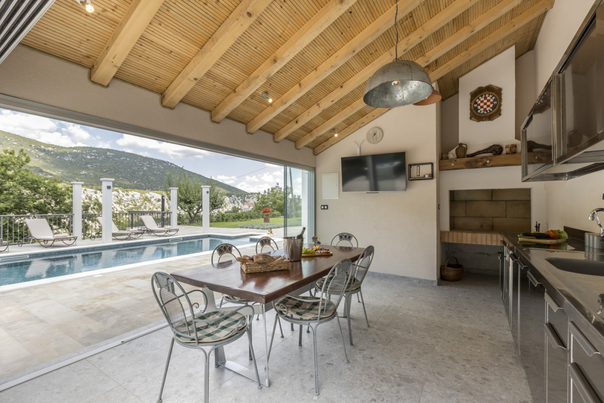 Villa Grey Stone