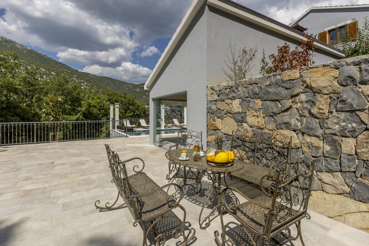 Villa Grey Stone
