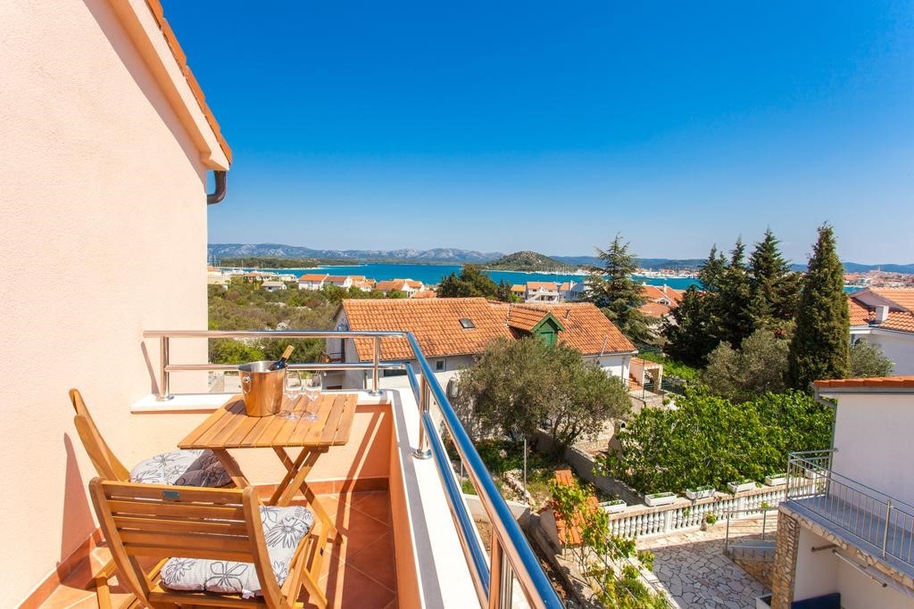 Villa Cherry in Murter