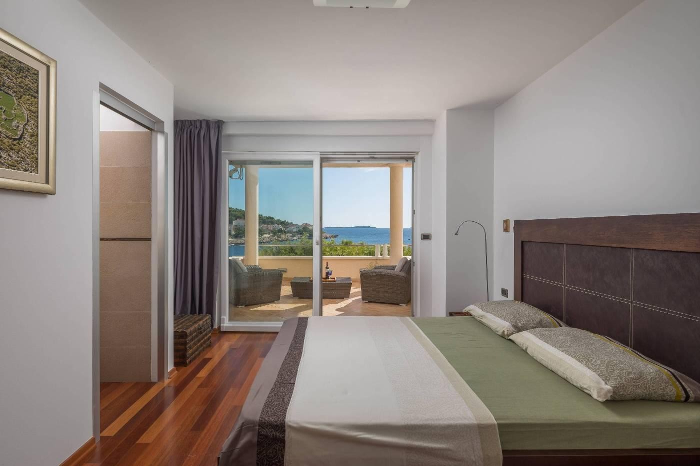 Beachfront villa Valla Primošten