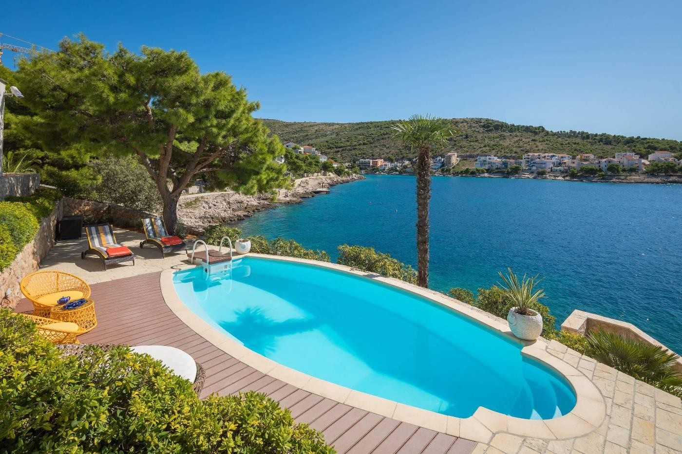 Beachfront villa Valla Primošten