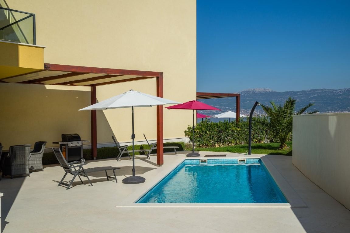 Beachfront villa Mare D
