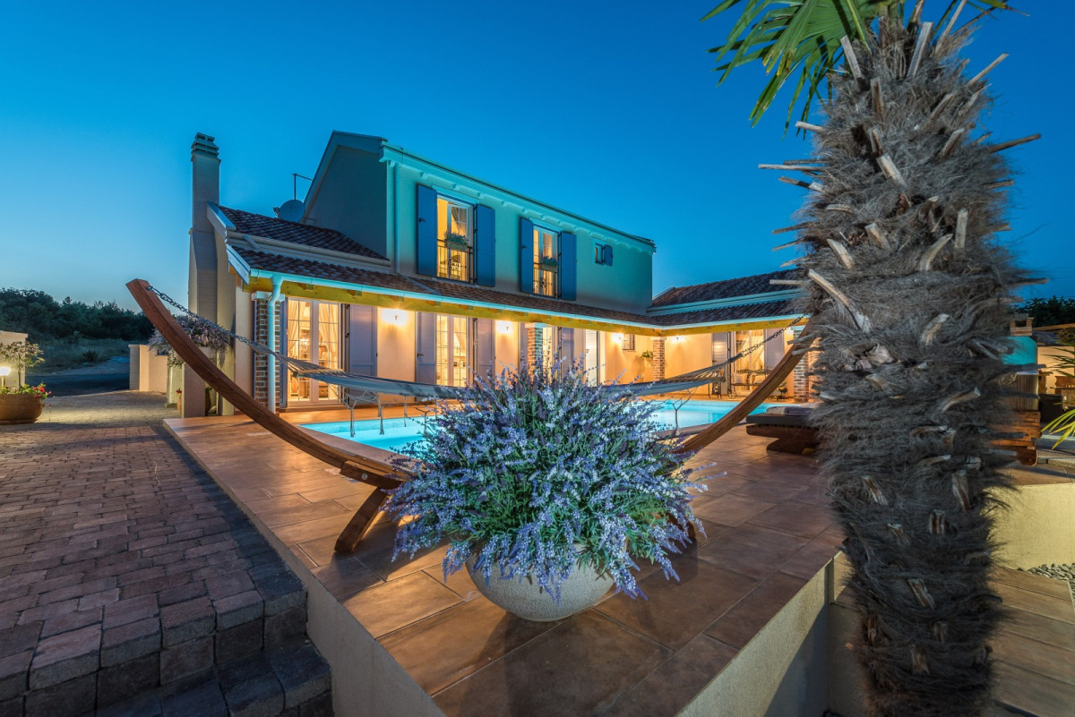 Villa Mek