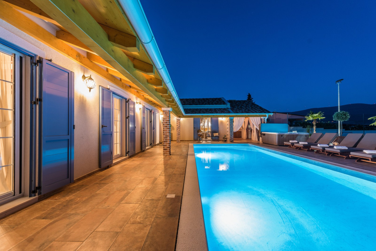 Villa Mek