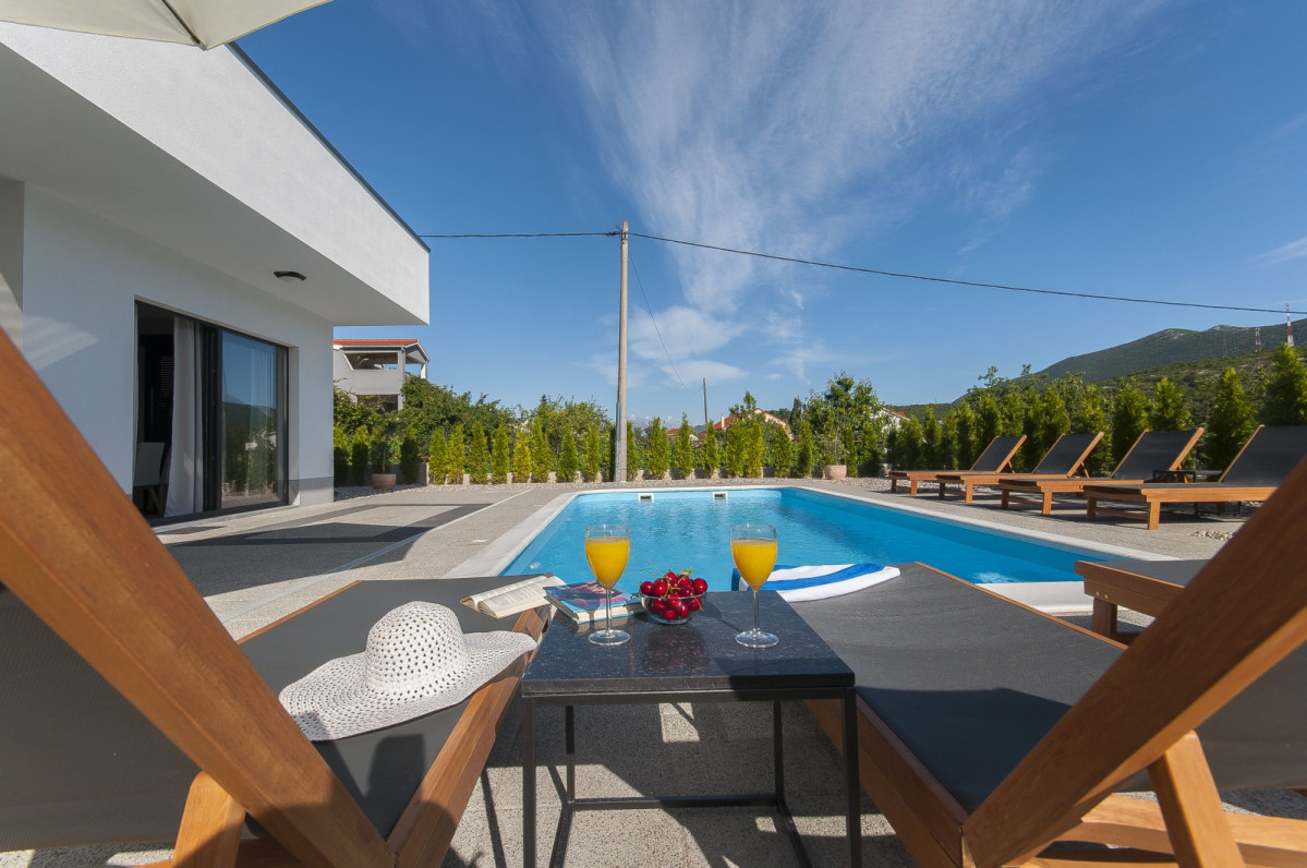 Villa EB