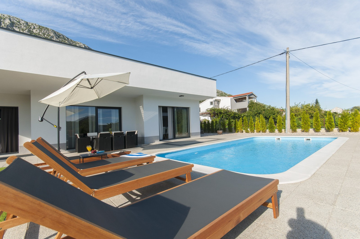 Villa EB
