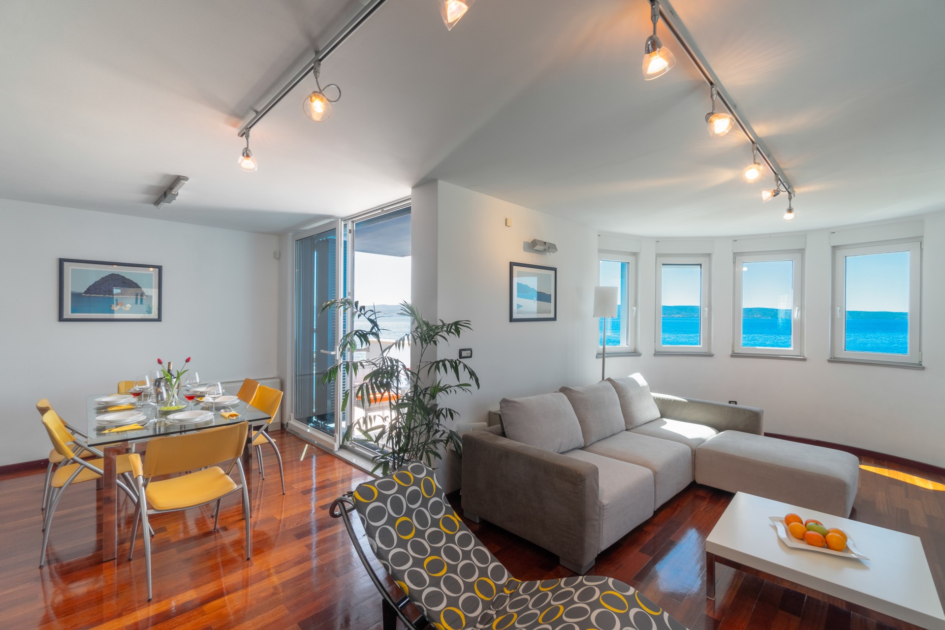Beachfront Villa Palmina