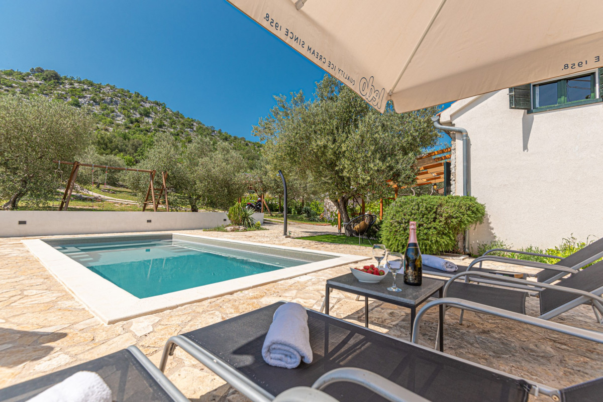 Villa Okit