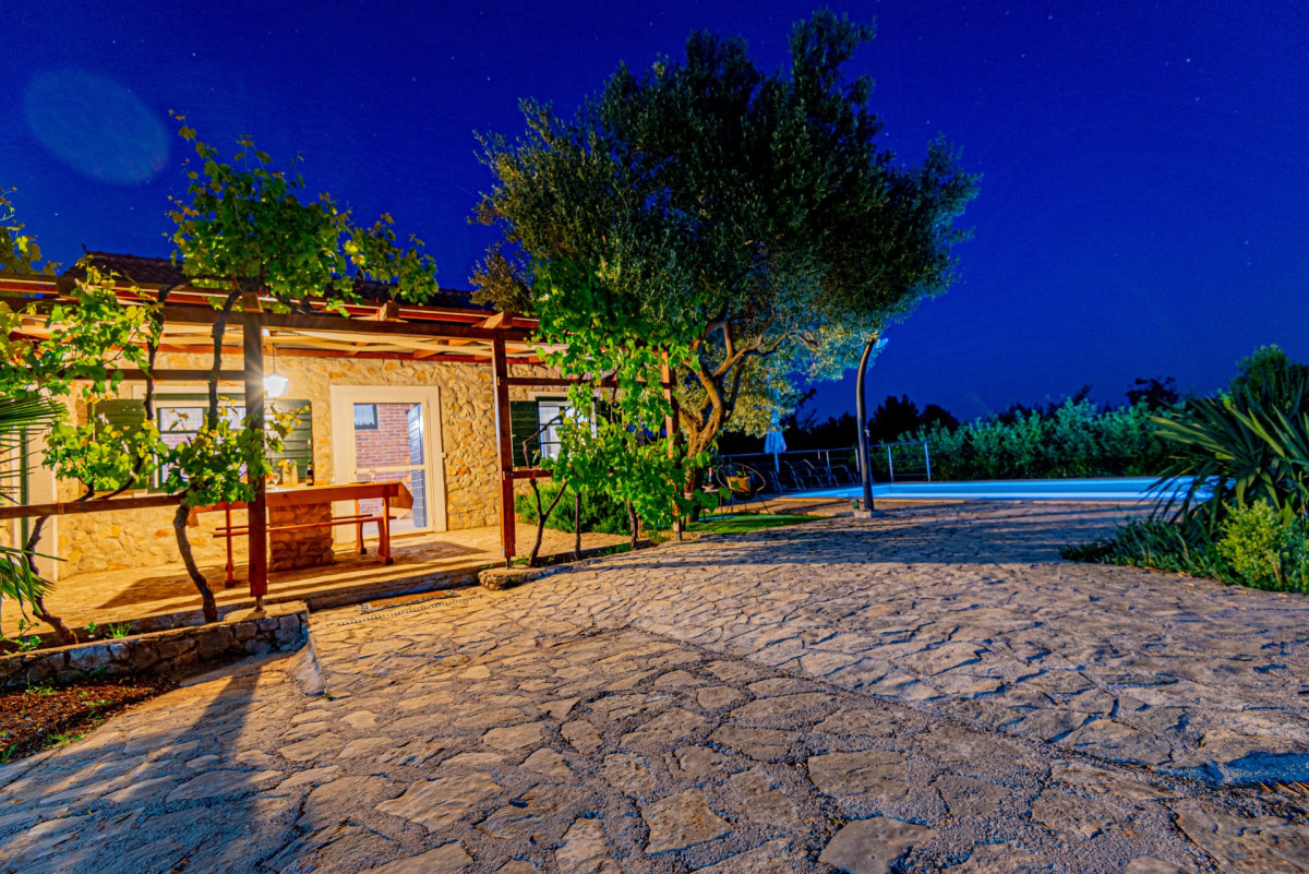 Villa Okit