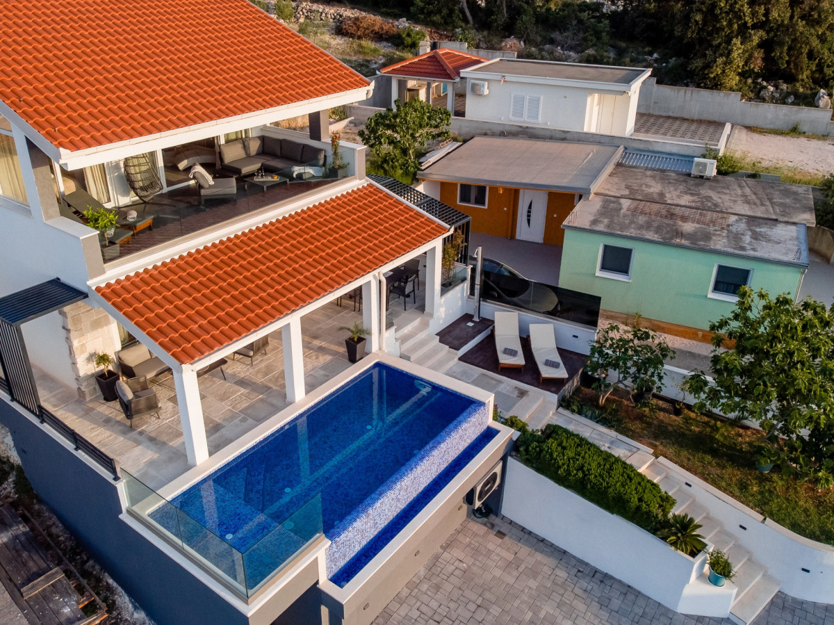 Villa Miracle