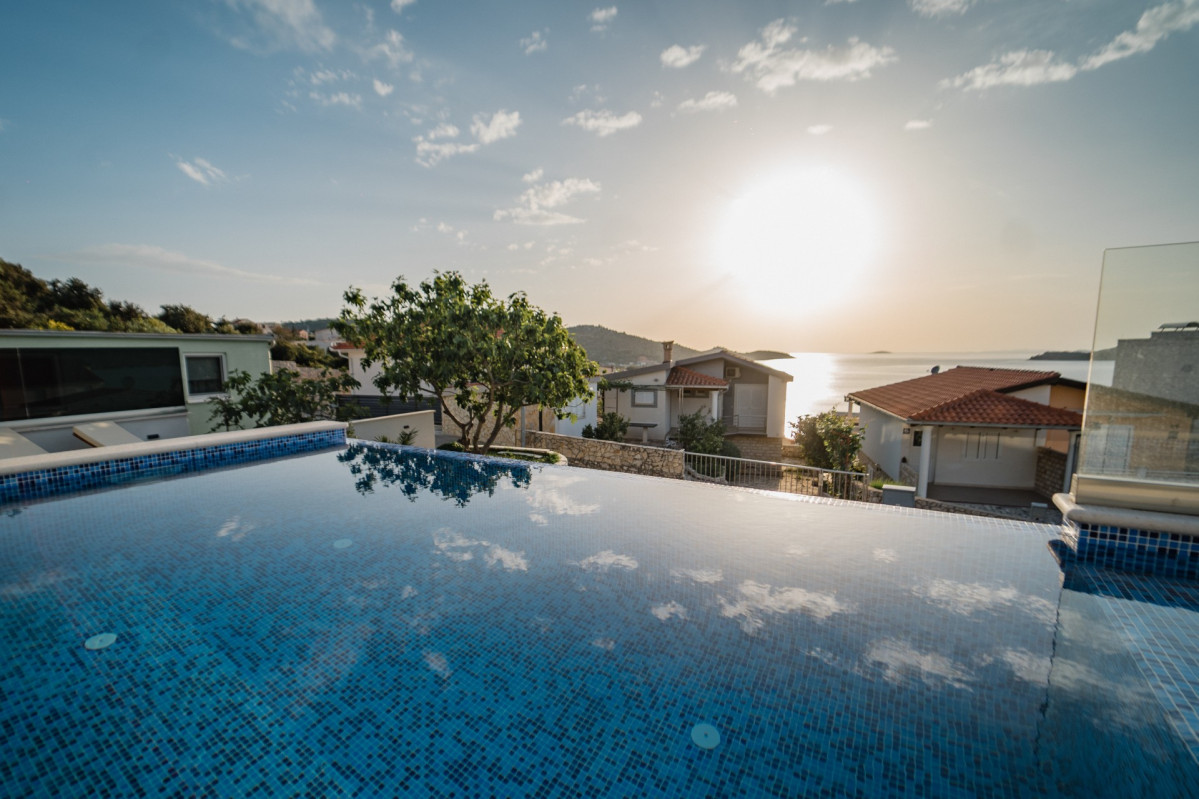 Villa Miracle