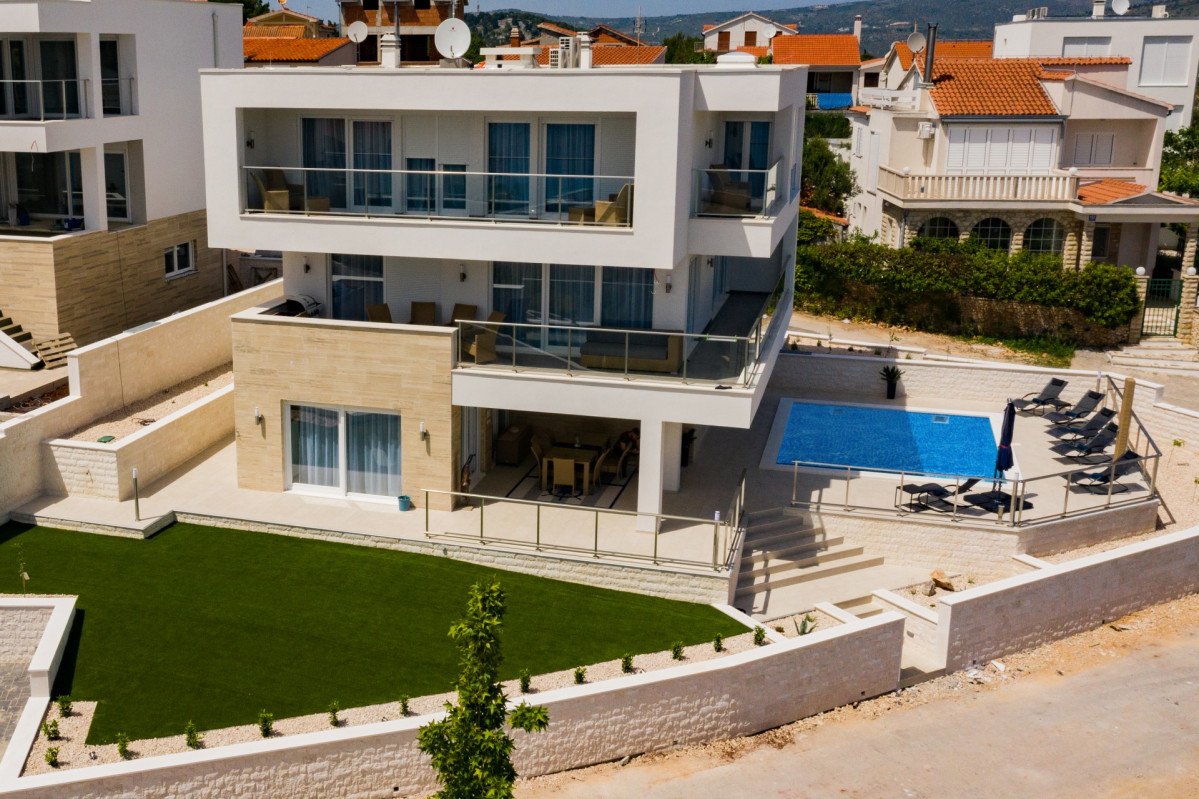 Villa Compass