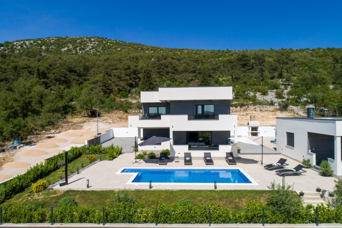 Villa Bura
