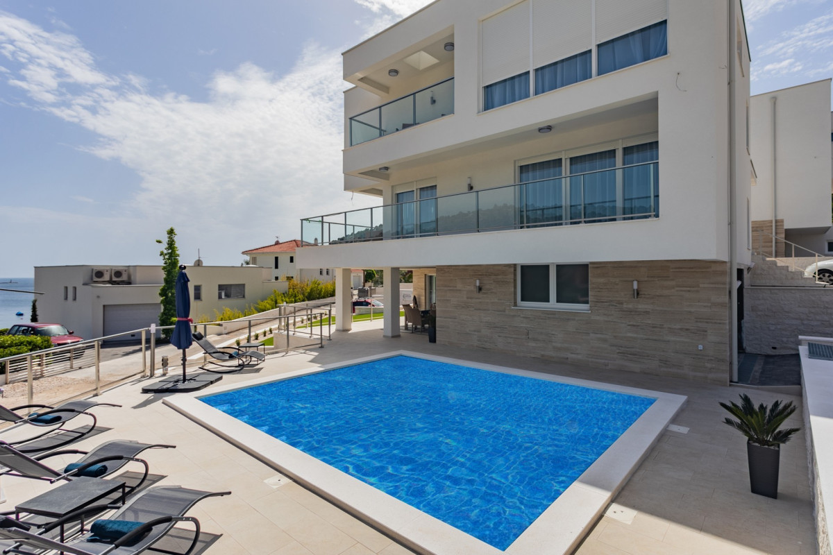 Seaview villa Compass