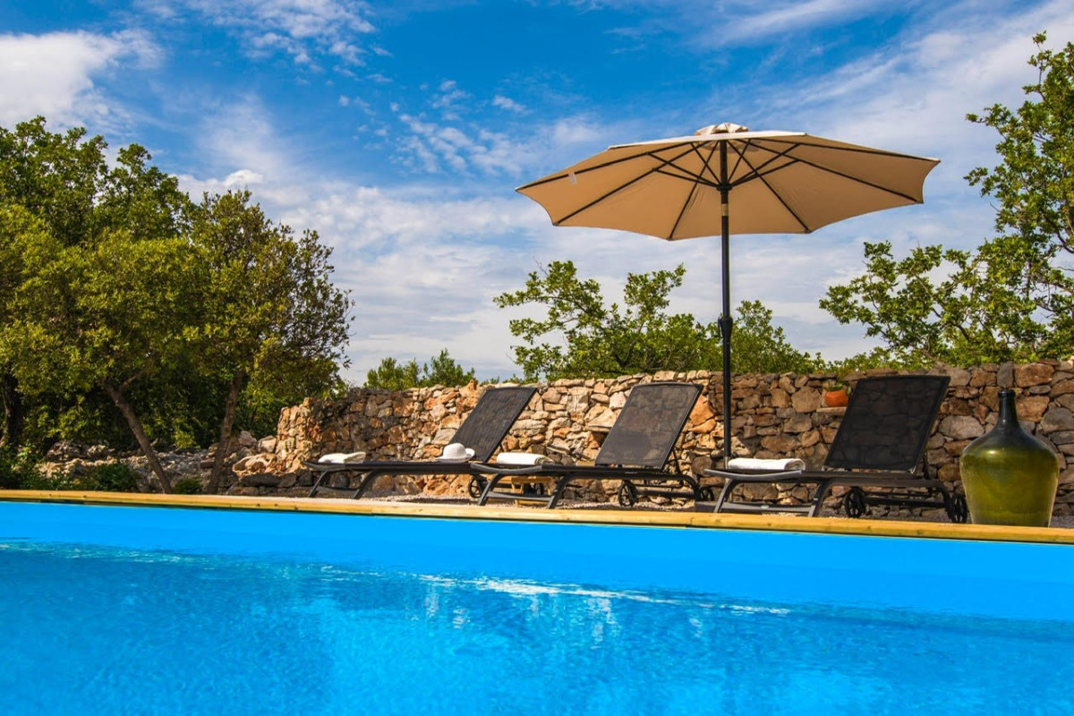 Villa Holiday Home Bujur