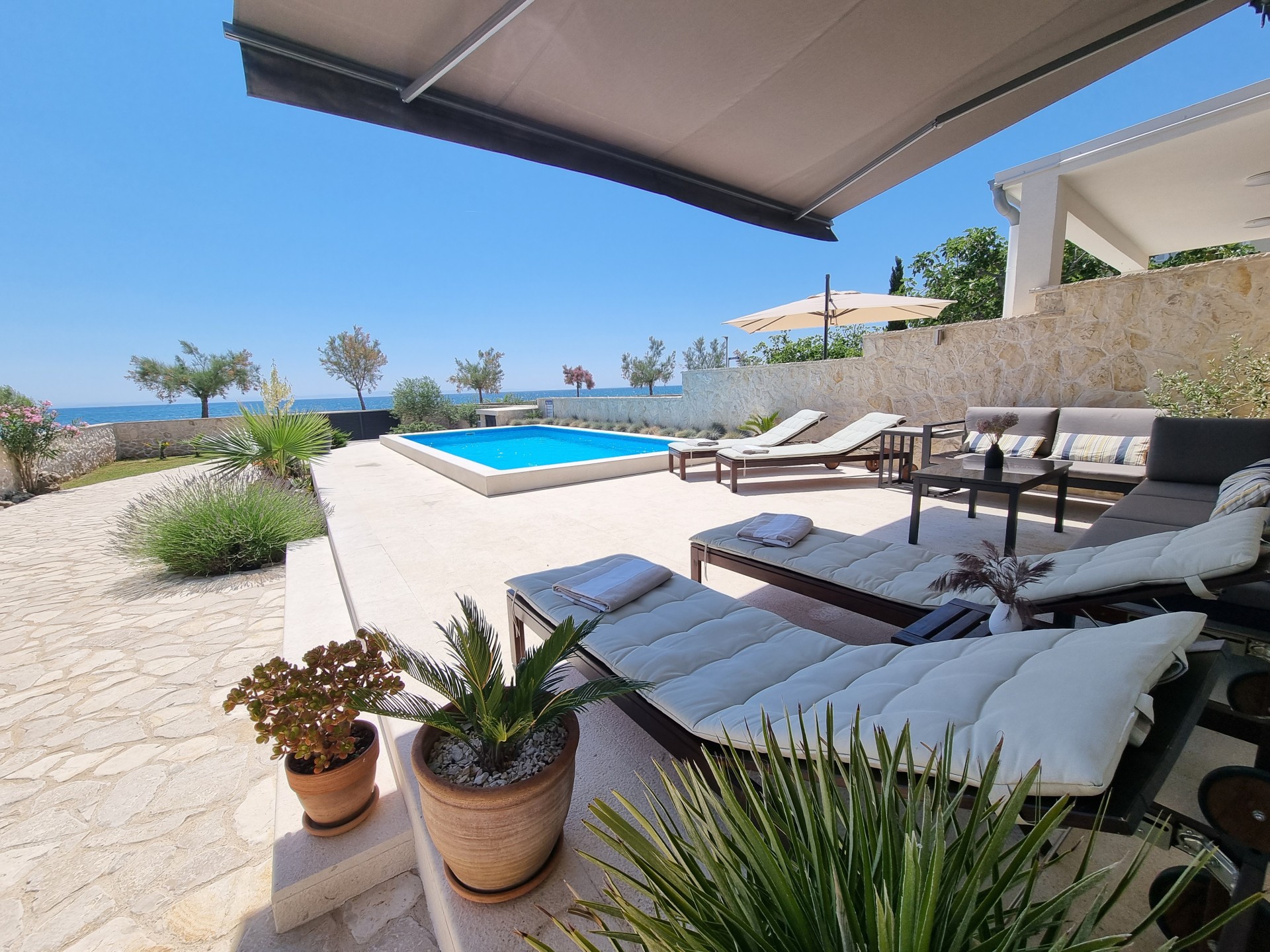 Villa Nataly Vir