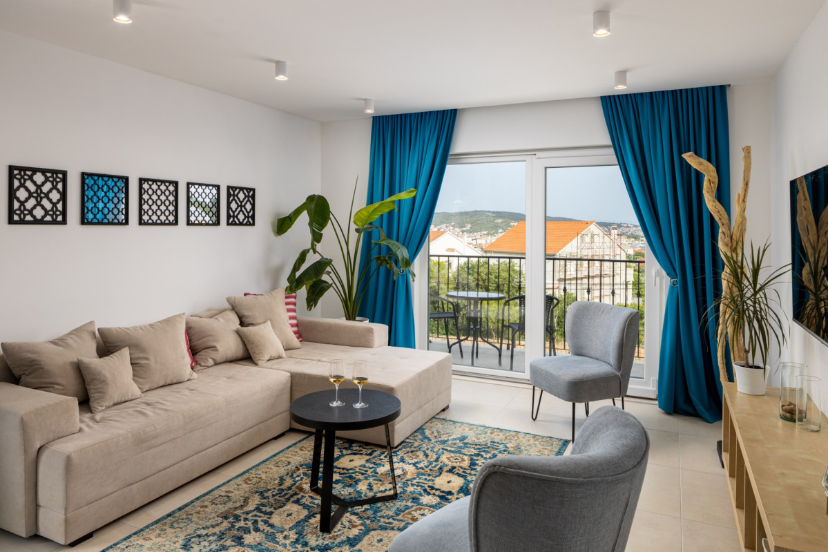 Villa West