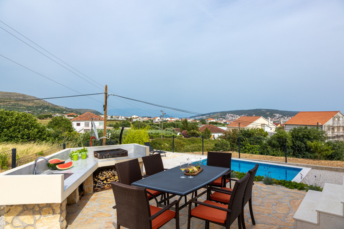 Villa West