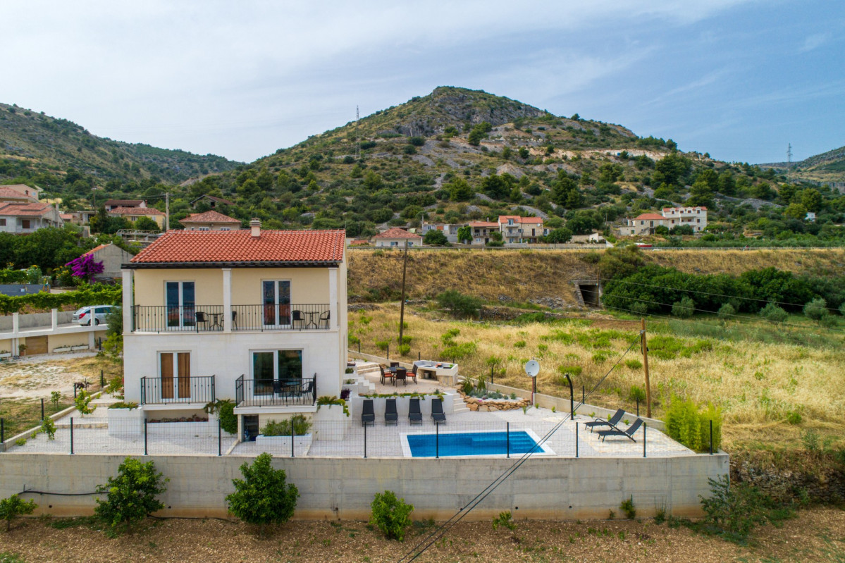 Villa West