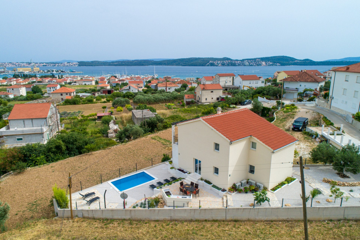 Villa West