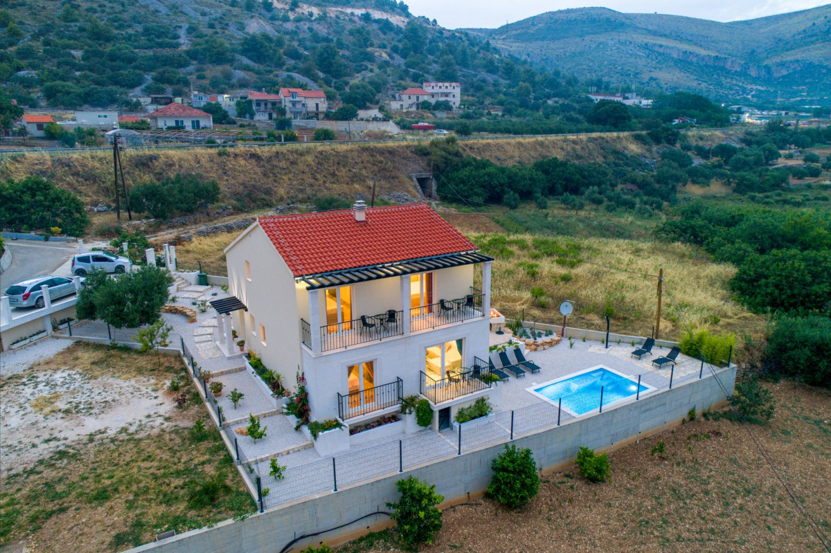 Villa West
