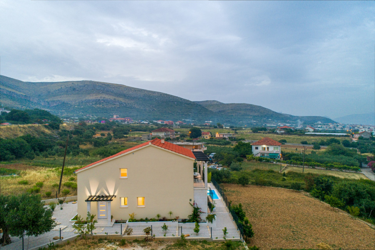 Villa West