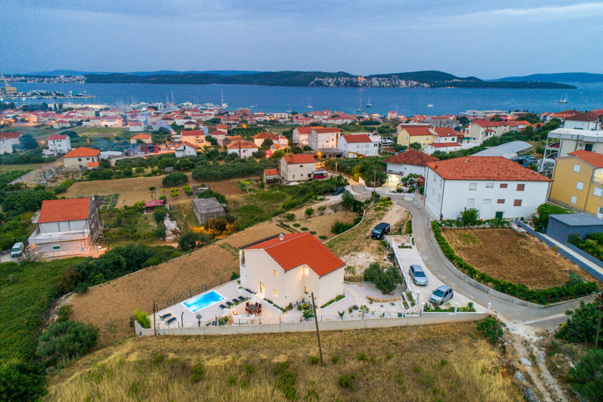 Villa West