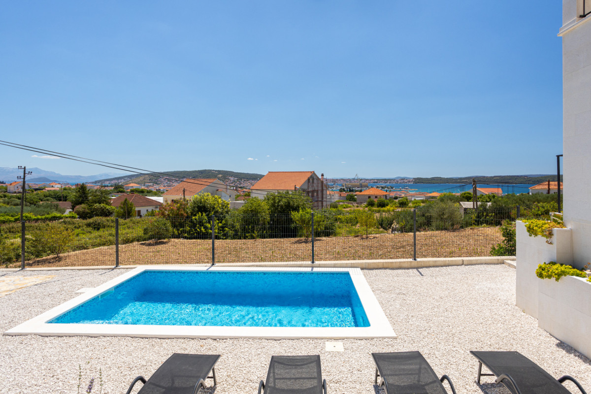 Villa West