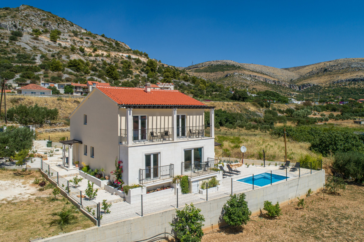 Villa West