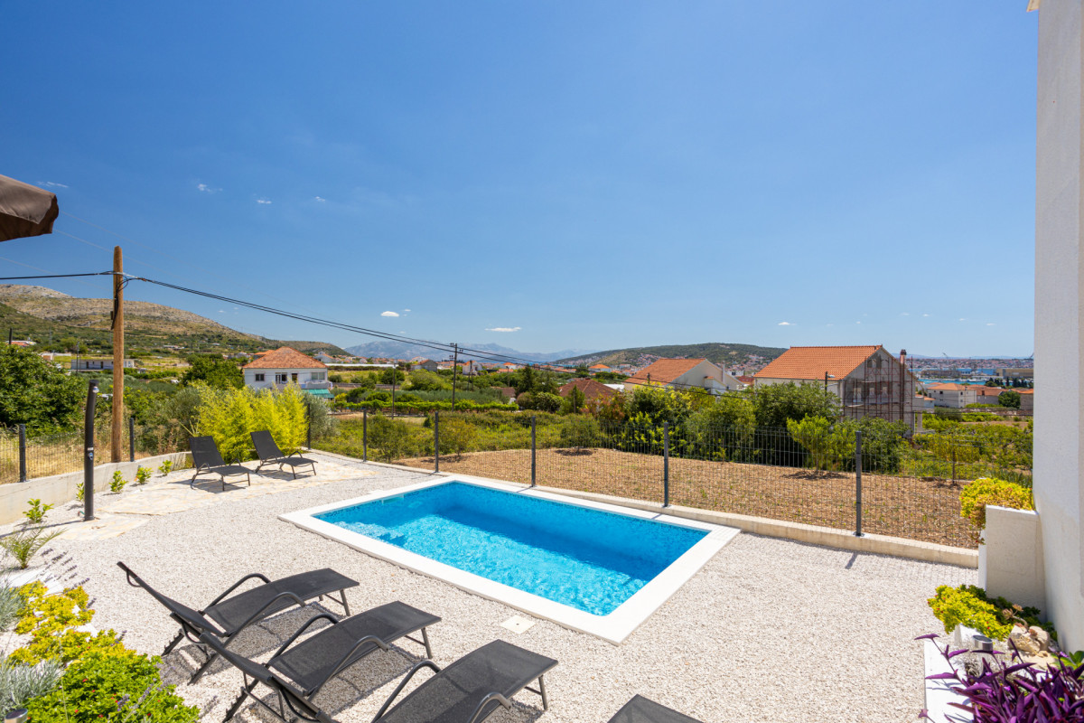 Villa West