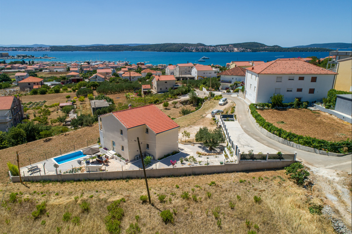Villa West
