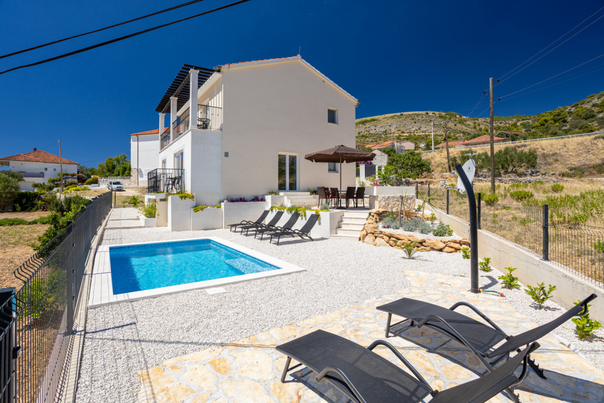 Villa West
