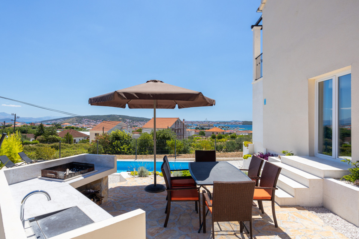 Villa West
