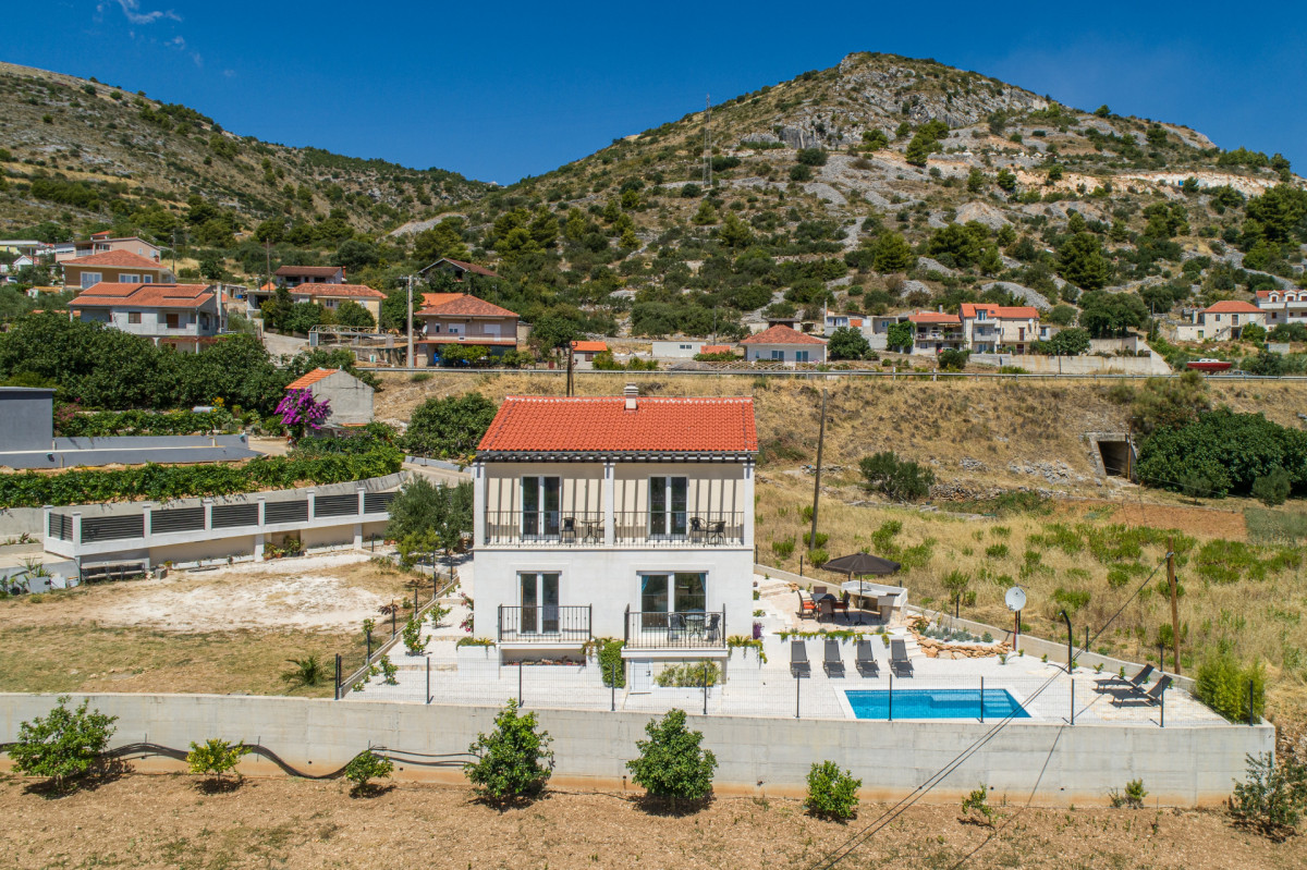 Villa West