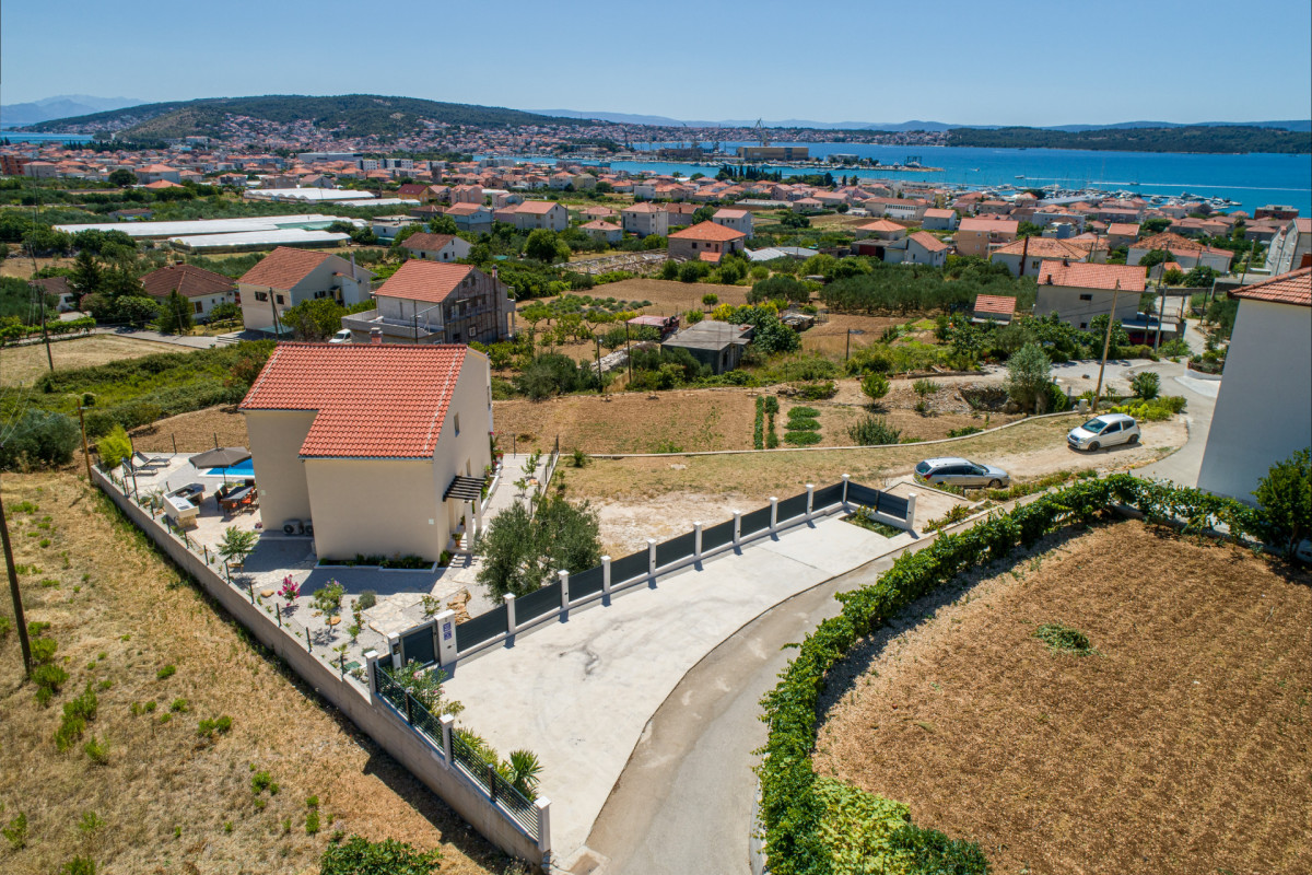 Villa West